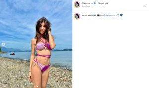 Scopri di più sull'articolo Bianca Atzei in bikini: il reggiseno non le tiene ed esce fuori troppo