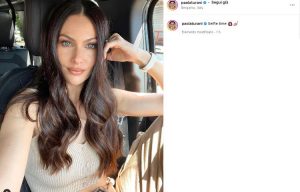 Scopri di più sull'articolo Paola Turani, selfie in macchina mozzafiato: che bellezza