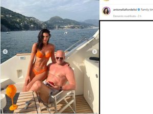 Scopri di più sull'articolo Antonella Fiordelisi, mare e relax in famiglia: in bikini un corpo super