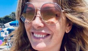 Scopri di più sull'articolo Vanessa Incontrada non perde mai il sorriso: selfie al mare raggiante