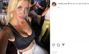 Scopri di più sull'articolo Wanda Nara, il selfie dall’alto ammalia il web: scollatura ipnotica