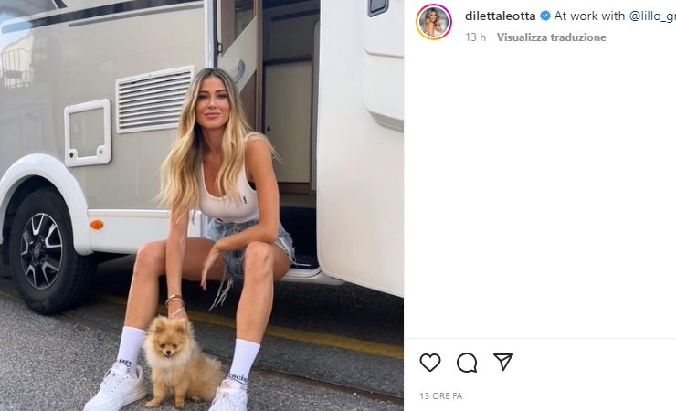 Diletta Leotta in posa con il cane