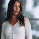 Giorgia Crivello senza reggiseno: la maglia si apre, visione da infarto