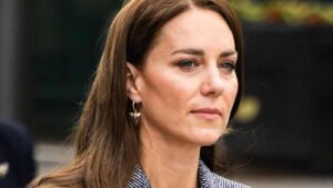 Scopri di più sull'articolo Royal Family, l’ultimo smacco a Kate Middleton: volano insulti