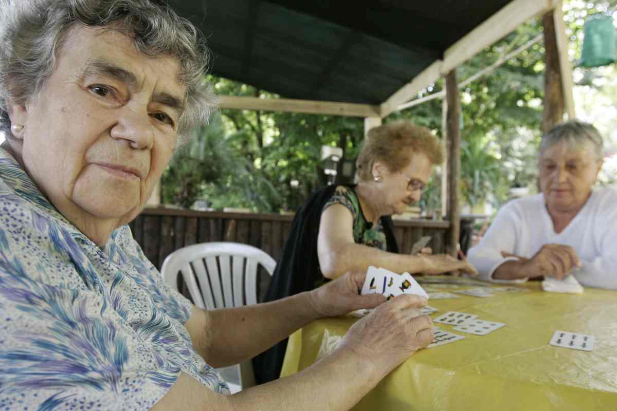 Anziani: arriva il nuovo assegno e i bonus, tanti soldi dal Governo, promessa mantenuta