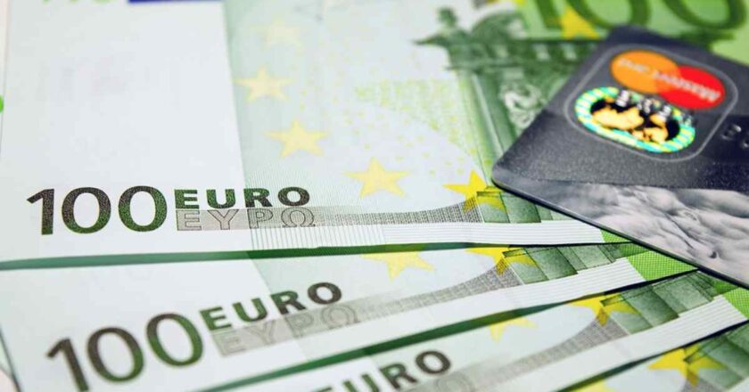 Quasi 400 euro alle famiglie dal Governo: come chiedere il nuovo aiuto sociale