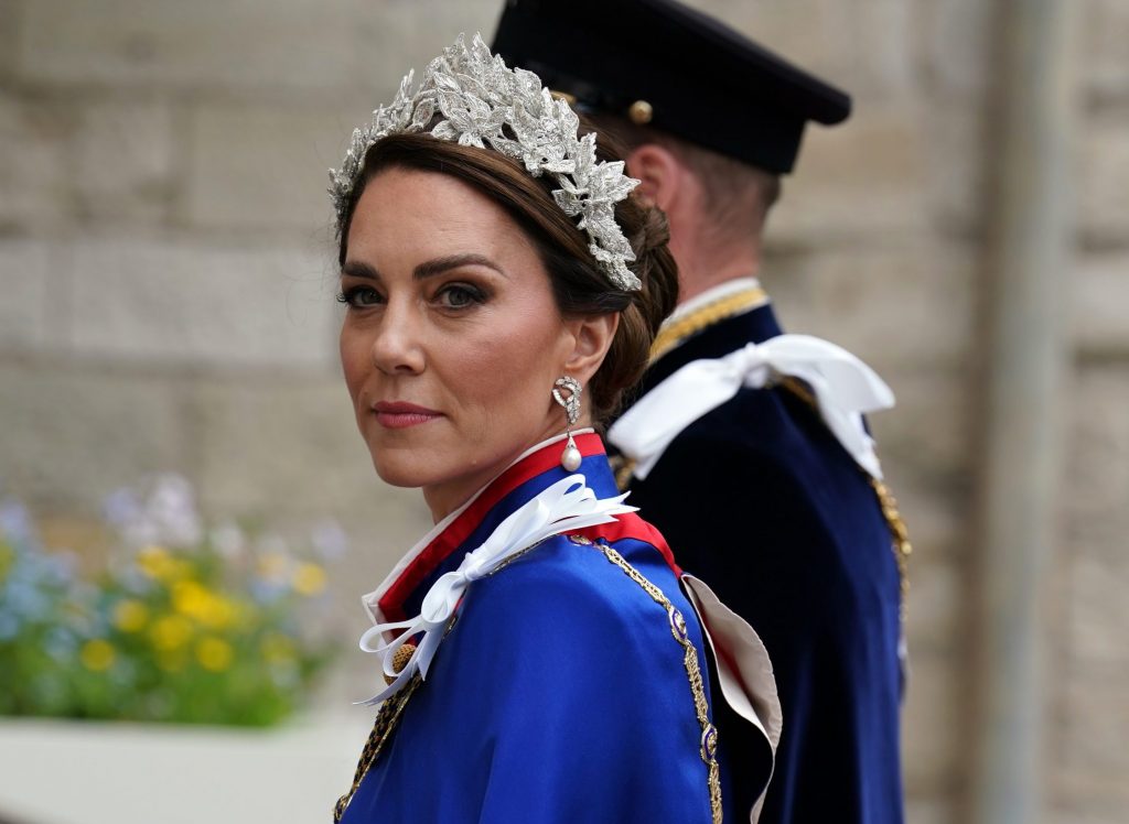 Kate Middleton si è rifiutata di fare la riverenza a Camilla durante l’incoronazione?