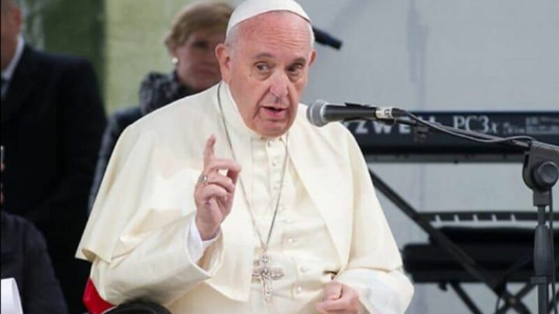 Papa Francesco intervista A Sua Immagine in studio: è storia per la Rai. FOTO