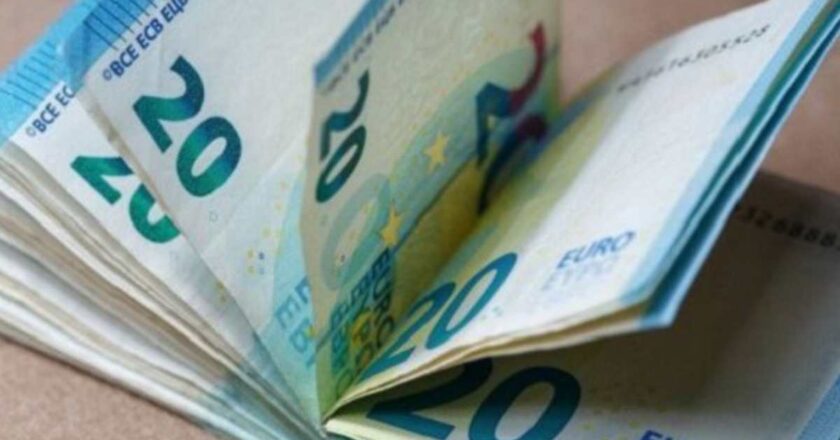 Carta Solidale, fino a 400 euro per acquisti di beni di prima necessità: chi può richiederla