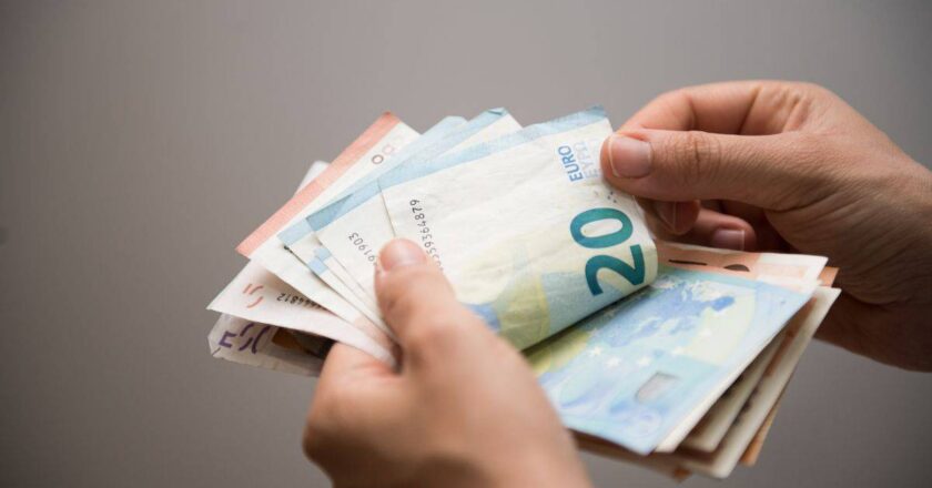 Come ottenere 3000 euro senza rinunciare al Reddito di Cittadinanza, la svolta del Governo