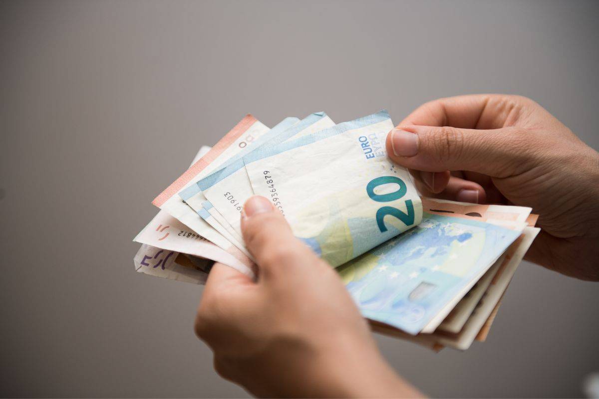 Come ottenere 3000 euro senza rinunciare al Reddito di Cittadinanza, la svolta del Governo